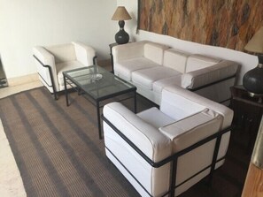 Junior Suite | Living area