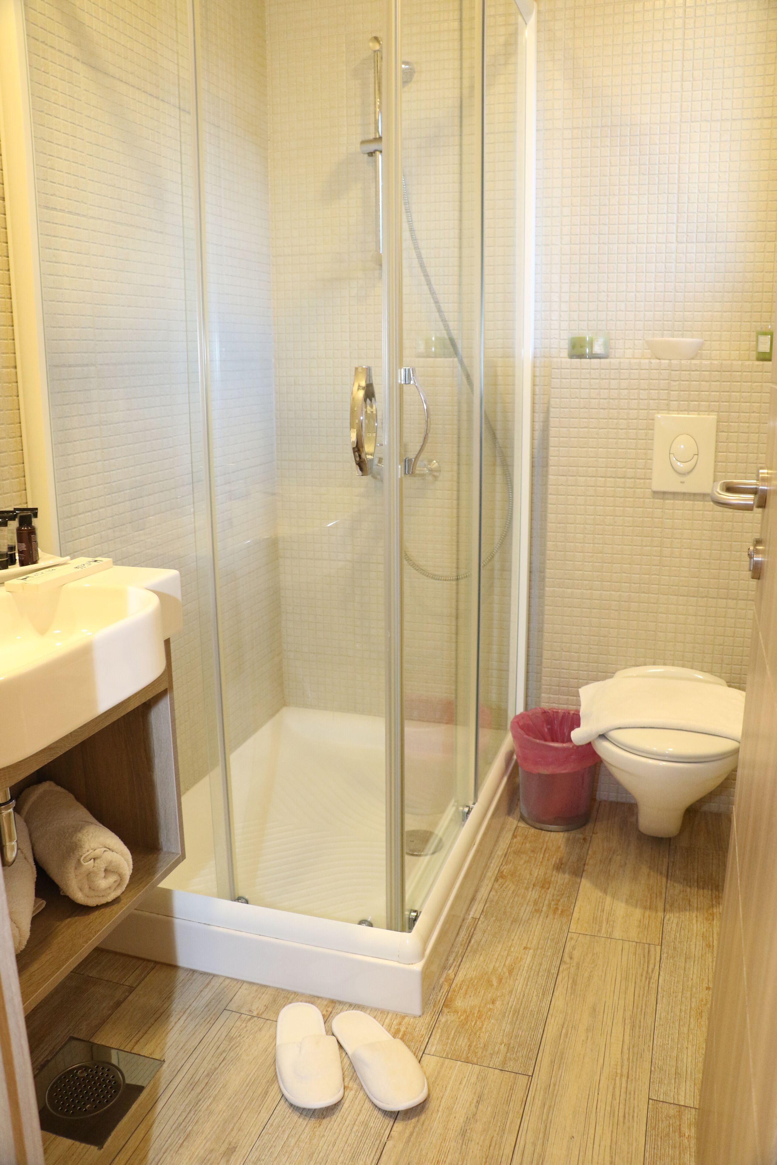 HOtello Guest Suites