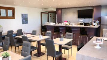 Daily continental breakfast (USD 15 per person)