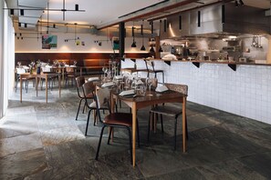 فطور أوروبي مجانًا يوميًا