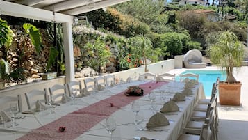 Servizio di colazione, pranzo e cena