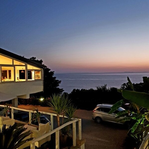 Triple Room, Balcony, Sea View | Minibar, in-room safe, individually decorated, individually furnished - Hotel Mercurio (Joppolo)