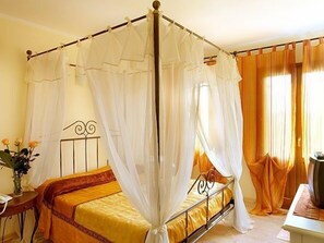 Desk, free WiFi, bed sheets, wheelchair access