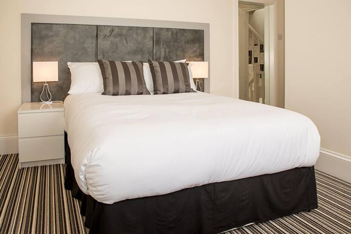 Double Room | Meja, katil lipat simpan/tambahan, Wi-fi percuma 