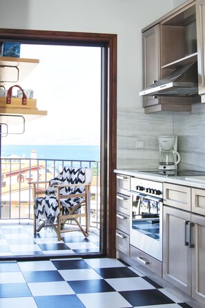 Deluxe Apartment, 1 Bedroom, Sea Facing | Private kitchen | Fridge, oven, stovetop, coffee/tea maker - Apartments Balaska (North Kynouria)