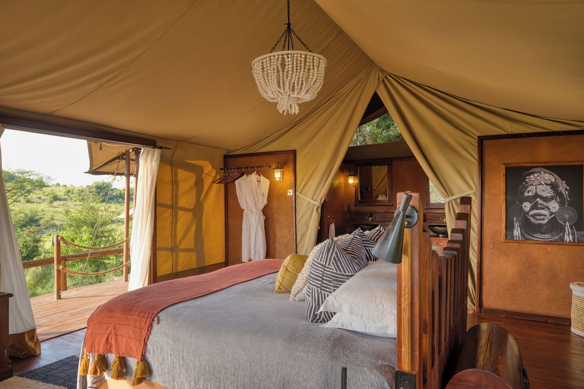 Luxury Tent | In-room safe, bed sheets