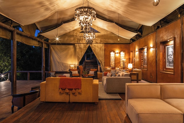 Lobby sitting area - Elewana Serengeti Migration Camp (Serengeti)