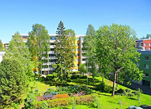 Wonderful Helsinki Family apartment (2 bedroom, kitchen, balcony) | Zona de estar | Televisión de pantalla plana de 42 pulgadas con canales por cable