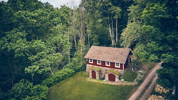 Basic Cabin, 2 Bedrooms | Living area