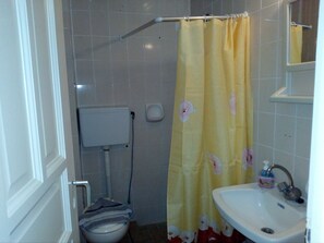 Estudio | Baño | Regadera, amenidades de baño gratuitas, secadora de cabello, toallas