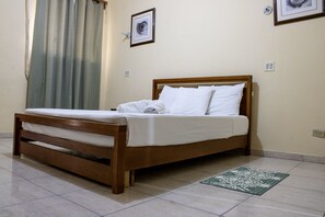 Phòng Tiêu chuẩn | Khu vực làm việc phù hợp cho laptop, bàn ủi/dụng cụ ủi quần áo 