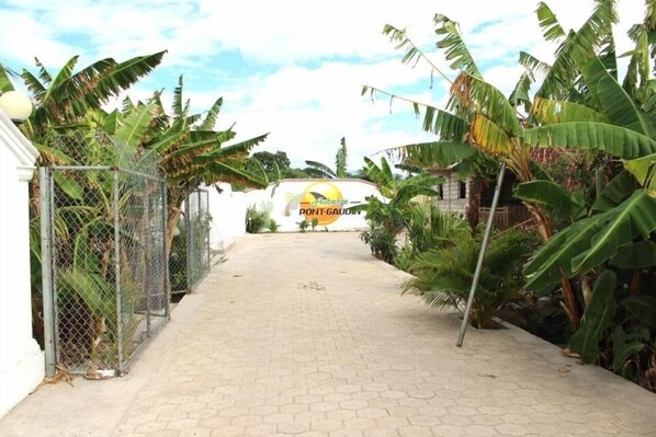 Interior - Auberge Pont-Gaudin (Gonaives)