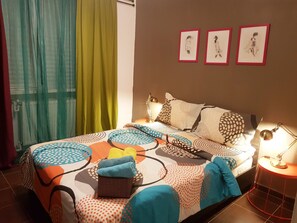 Superior One Bedroom Suite  - Downtown | Escritorio, tabla de planchar con plancha, camas extra y wifi gratis 