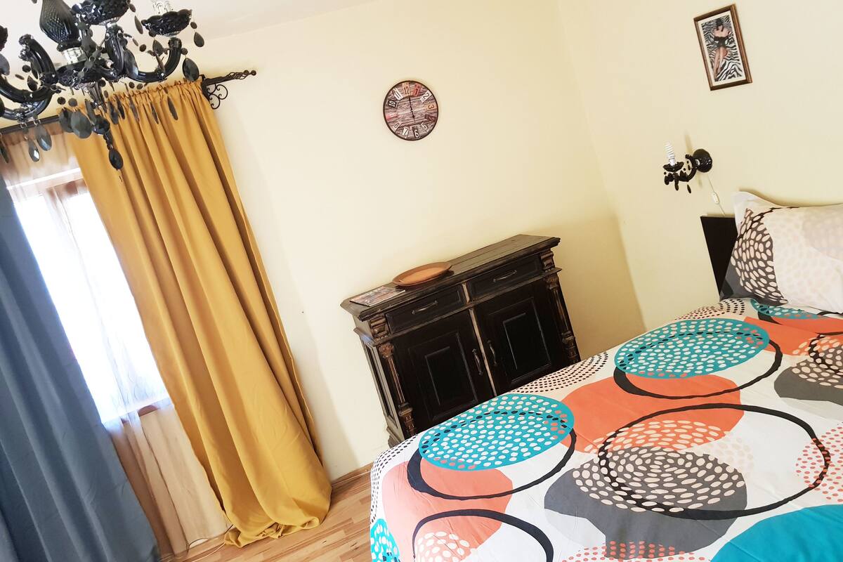 Studio Suite, 1 Double Bed (Downtown) | Desk, iron/ironing board, rollaway beds (surcharge), WiFi (free)
