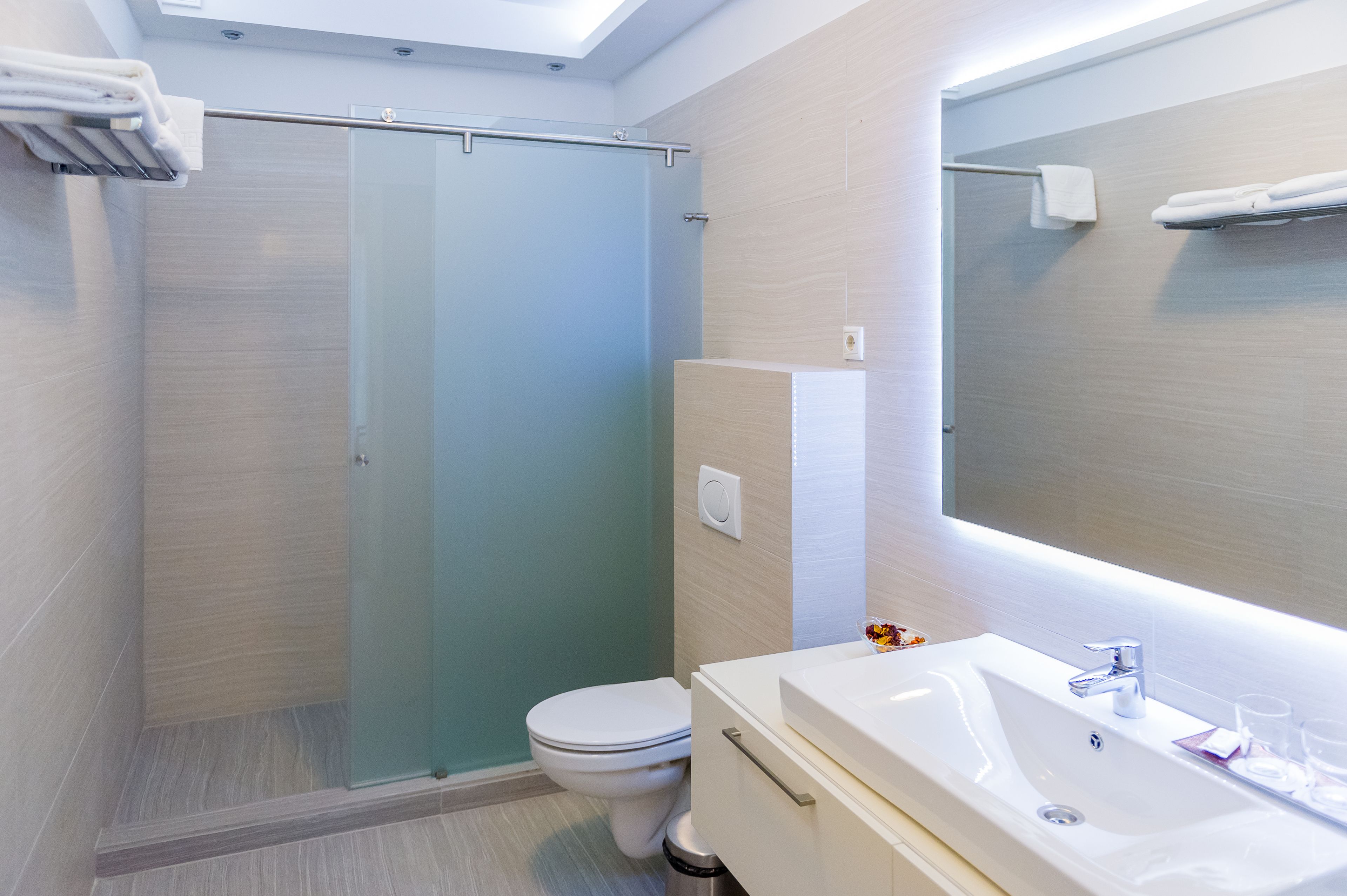 superior room, 1 bedroom | bathroom | shower, free toiletries, hair dryer, towels