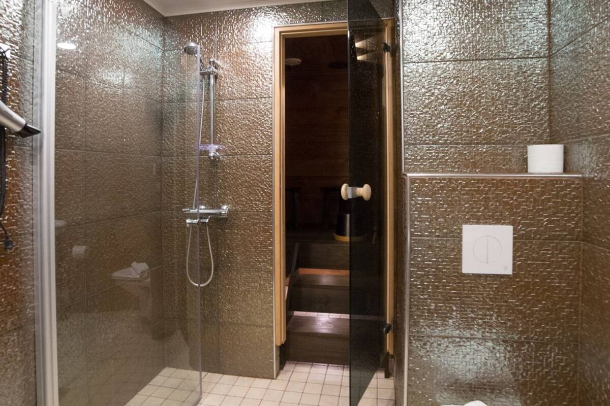 junior suite, sauna | bathroom | shower, free toiletries, hair dryer, towels