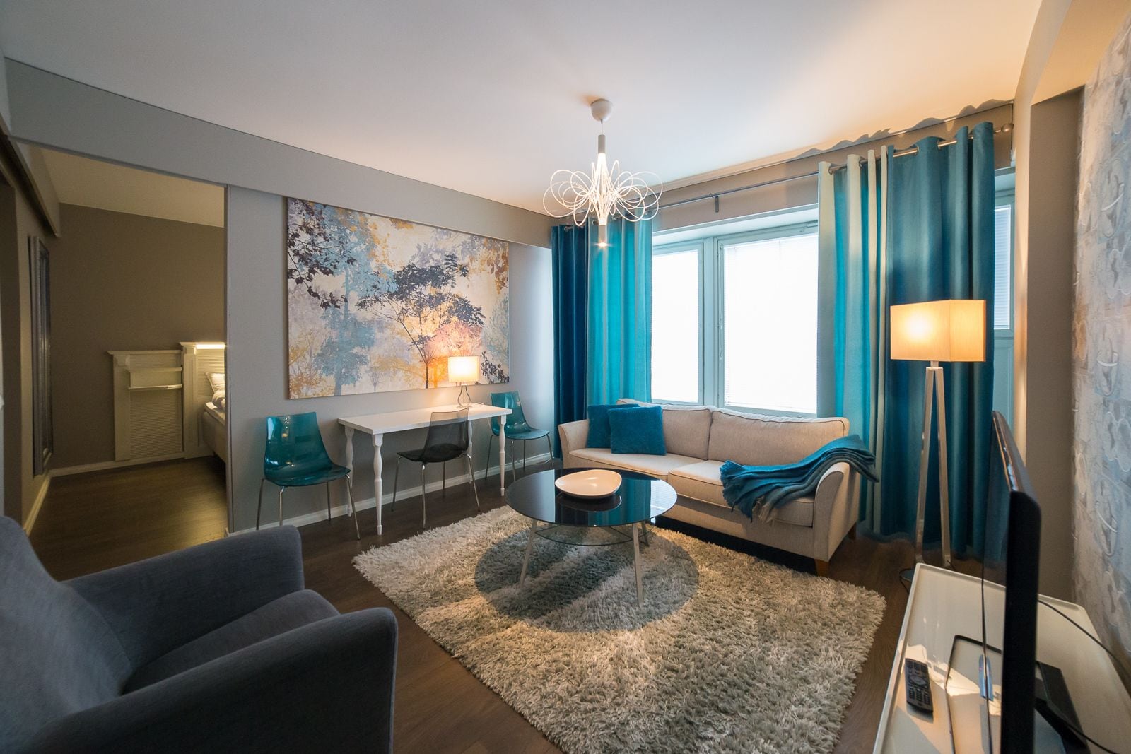 junior suite (double) | living room | flat-screen tv