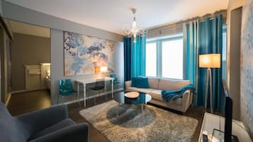 Junior Suite (Double) | Living room | Flat-screen TV