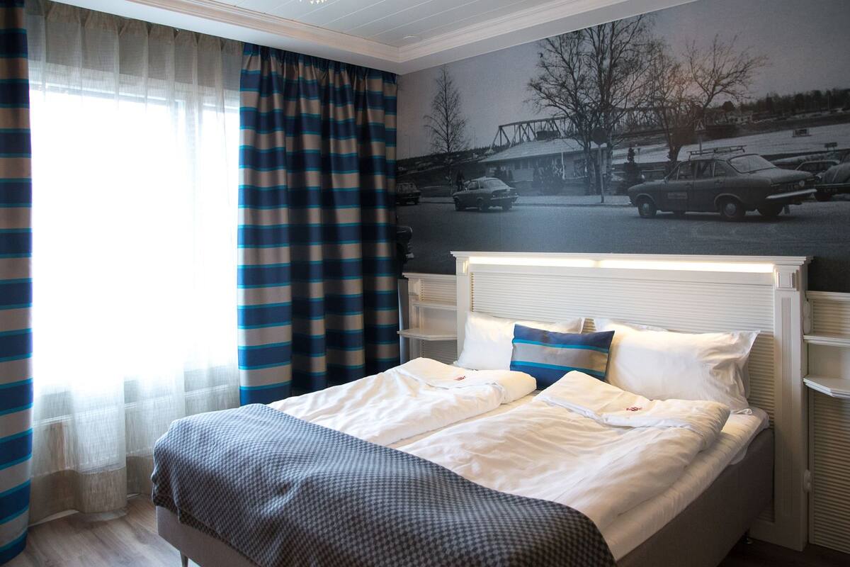 Standard Double Room | Soundproofing, iron/ironing board (on request), WiFi (free), bed sheets