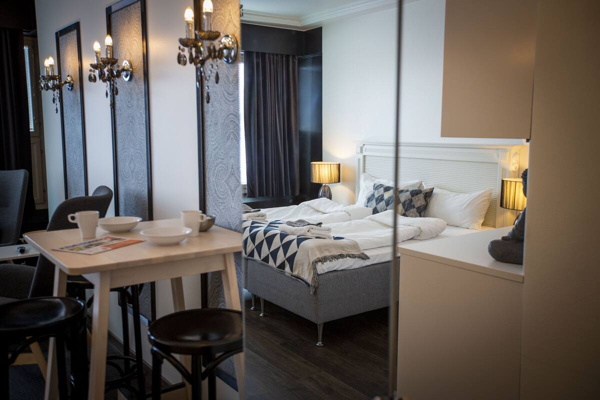 junior suite (double) | 1 bedroom, desk, soundproofing, iron/ironing board