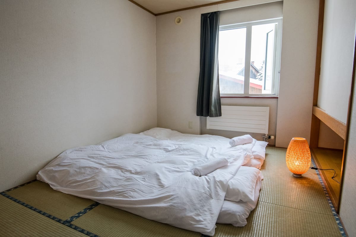 Twin Room, Non Smoking | Bed sheets