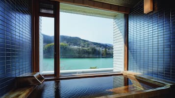 Deluxe-Suite, 1 Schlafzimmer, Nichtraucher, Flussblick (113, with Hot Spring Bath) | Badezimmer