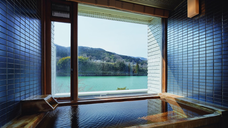 River Retreat GARAKU