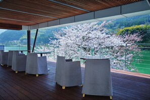 ラウンジ