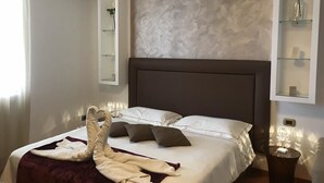 Suite – junior (Alba) | Sengetøy av topp kvalitet, minibar, safe på rommet og skrivebord