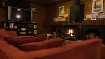 2 Bars/Lounges