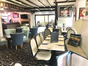 Lunch and dinner served - The Old Quay House (Hayle)