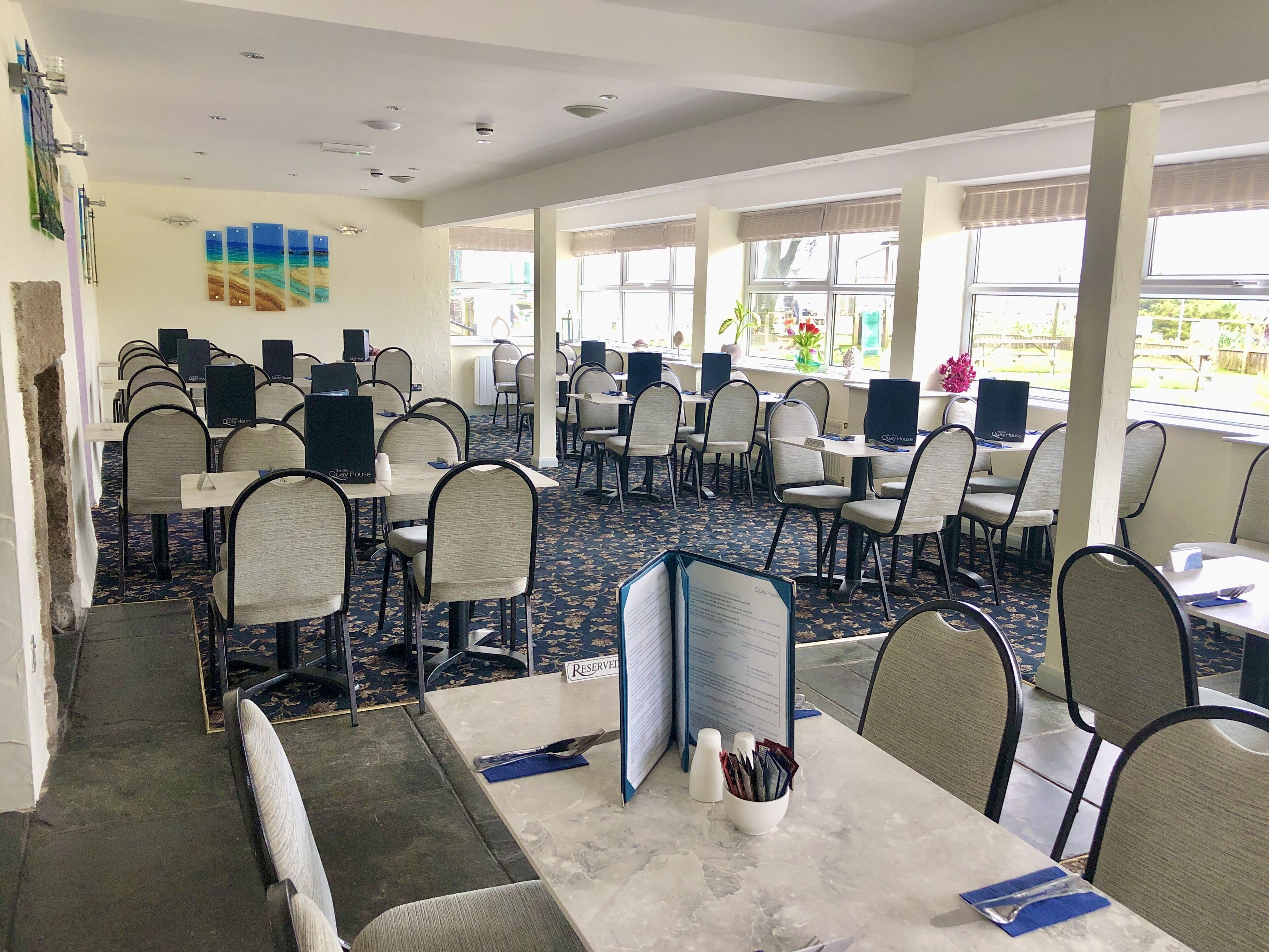 Lunch and dinner served, local cuisine