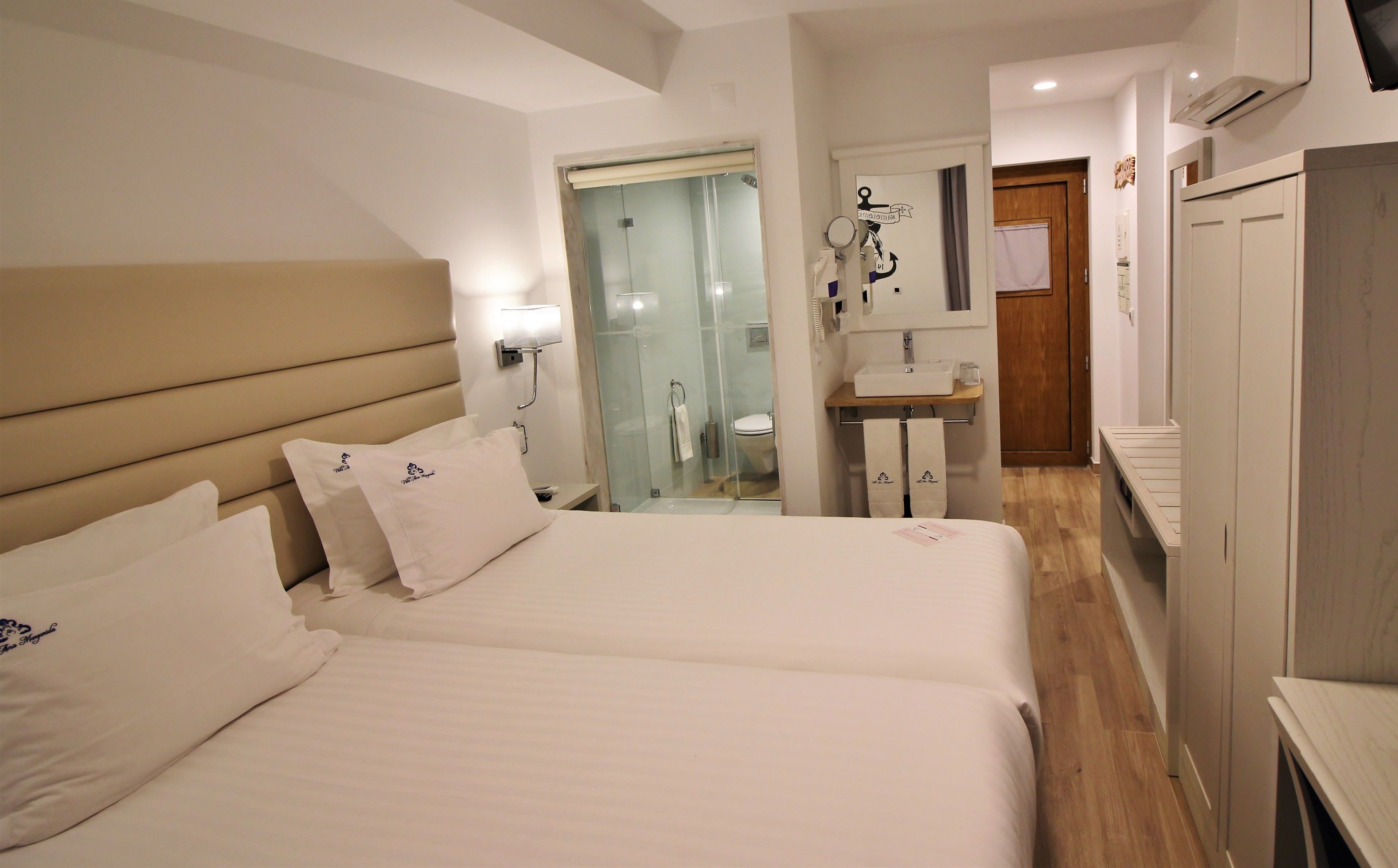 standard twin room | 1 bedroom, free minibar, in-room safe, individually decorated