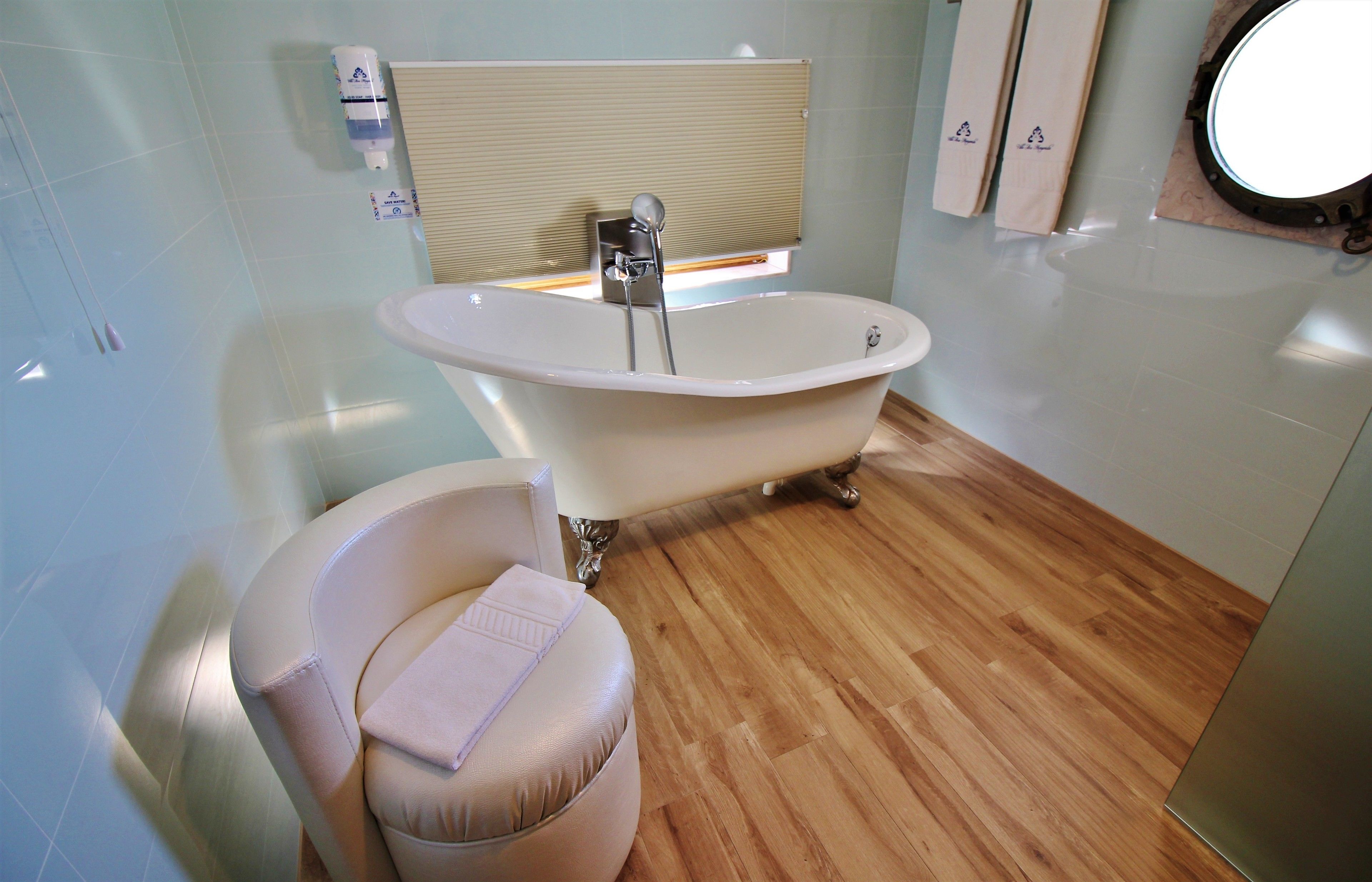 twin room, bathtub | bathroom | free toiletries, hair dryer, towels, soap