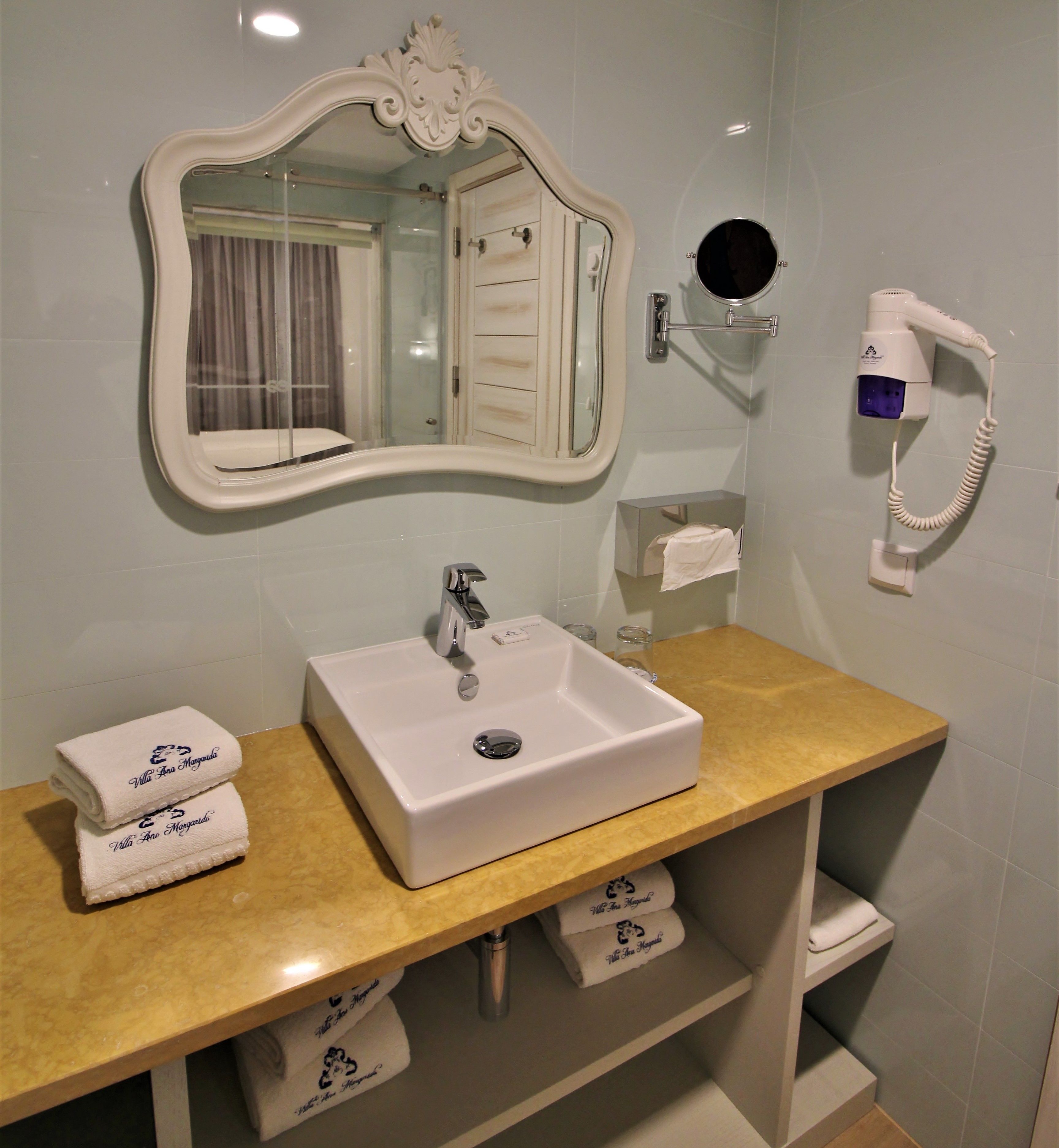 family room | bathroom | free toiletries, hair dryer, towels, soap