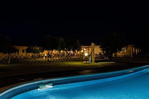 Seasonal outdoor pool, open 8:30 AM to 8:30 PM, pool umbrellas - Hotel Tanca Irde (Capoterra)