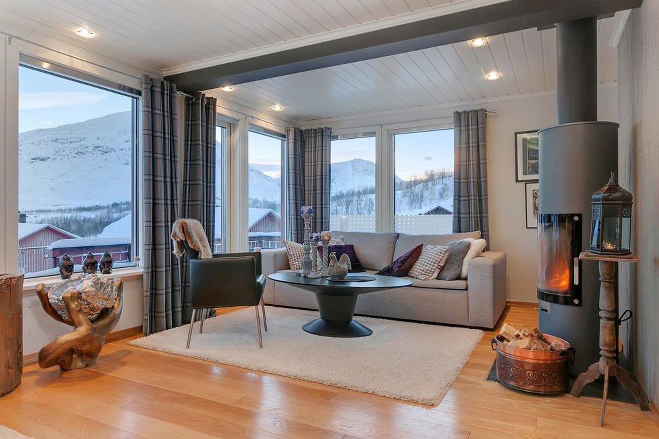 Cottage, 3 Bedrooms | Ruang tamu | TV skrin rata, pendiangan 