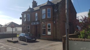 واجهة المنشأة