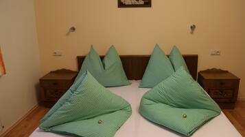 Family House, 3 Bedrooms, 2 Bathrooms, Mountain View | 3 bedrooms, free cribs/infant beds, free rollaway beds, free WiFi