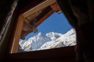 Double Room | Minibar, in-room safe, desk, free cribs/infant beds