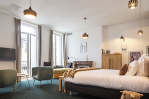 Habitación triple Deluxe | Ropa de cama de alta calidad, minibar, caja fuerte