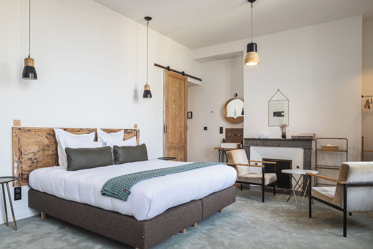 Habitación básica doble | Ropa de cama de alta calidad, minibar, caja fuerte