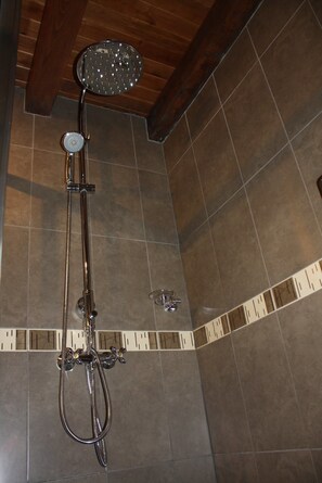 Bathroom shower - Casa Berbesa (Castropol)