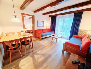 Appartement, 1 slaapkamer (Excl. Cleaning Fee 90 Euro) | Woonruimte | Flatscreentelevisie