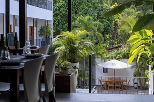 Breakfast, lunch, dinner served; Regional cuisine 