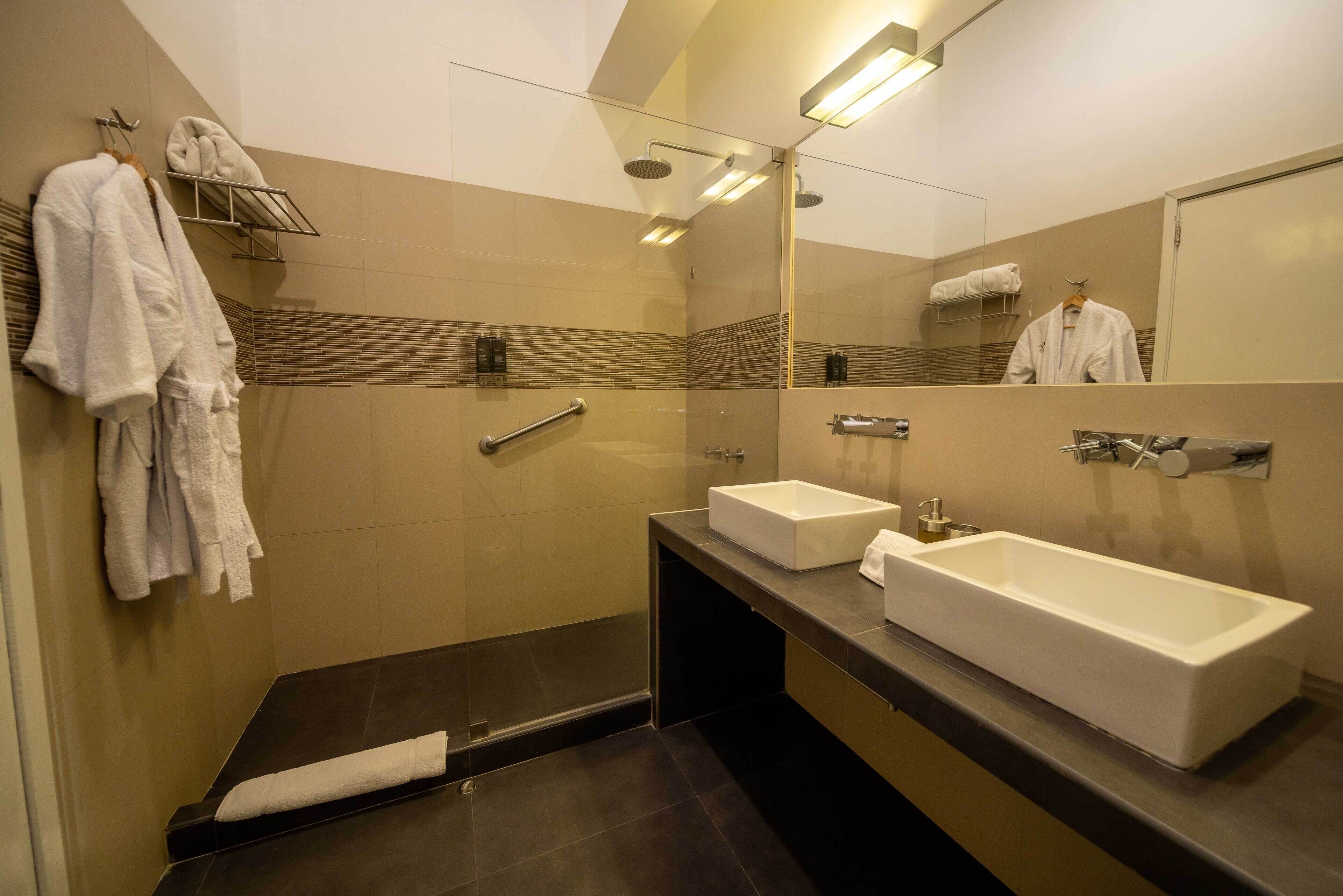 premium suite | 2 bedrooms, premium bedding, in-room safe, laptop workspace