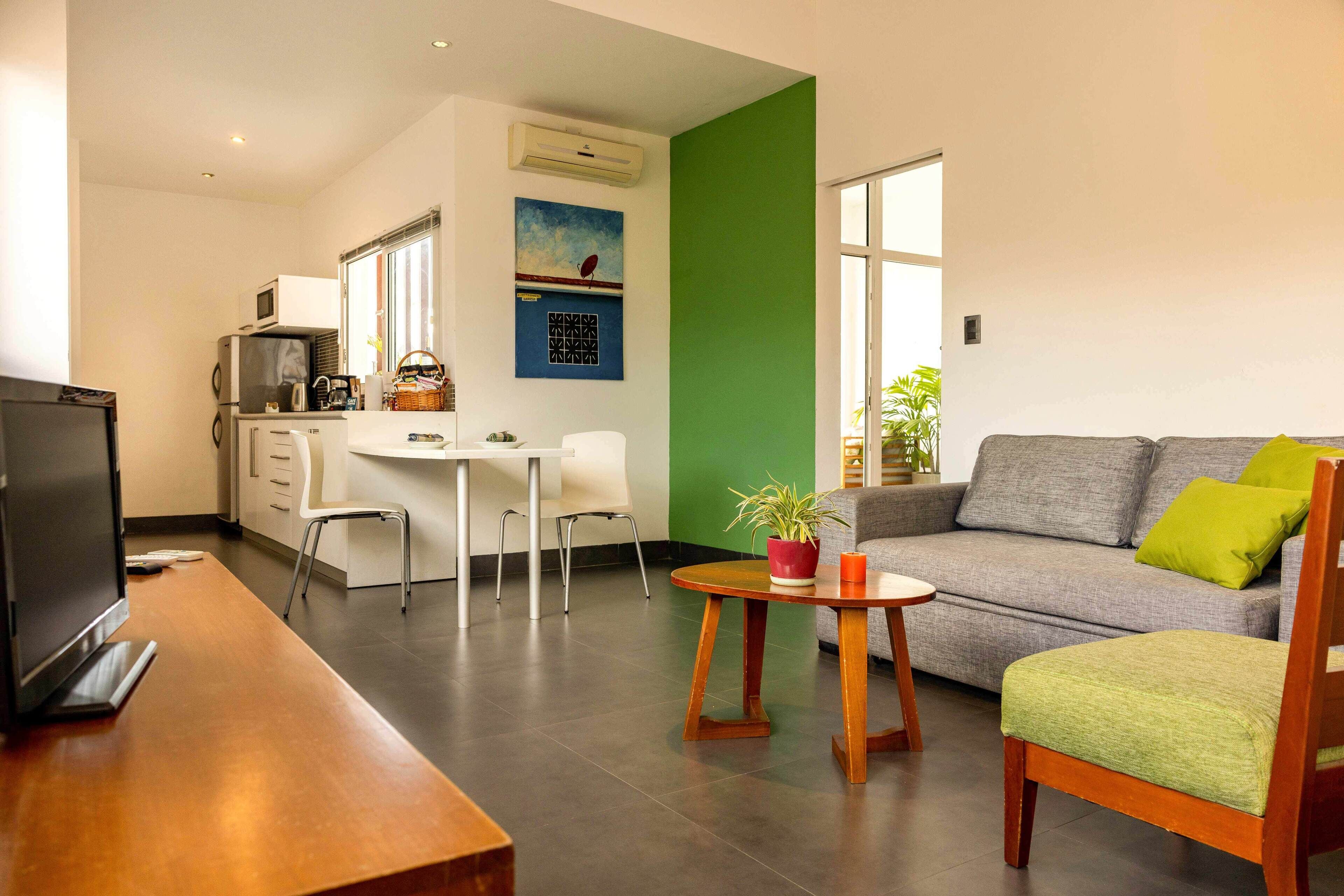 senior suite | living area | 32-inch lcd tv with cable channels, tv