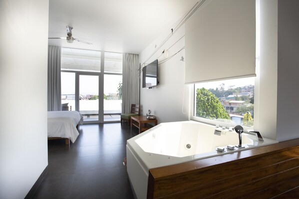 Premium Suite | Premium bedding, in-room safe, laptop workspace, soundproofing