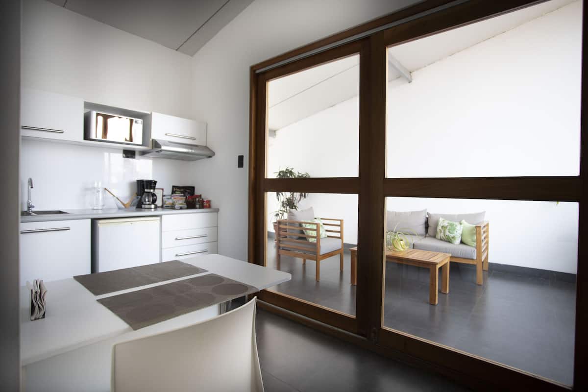 Dupleks, 1 Tempat Tidur Queen dengan tempat tidur Sofa, balkon | Seprai premium, brankas, ruang kerja ramah laptop, dan kedap suara