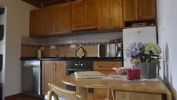 House, 1 Bedroom | Private kitchenette | Full-sized fridge, microwave, oven, stovetop